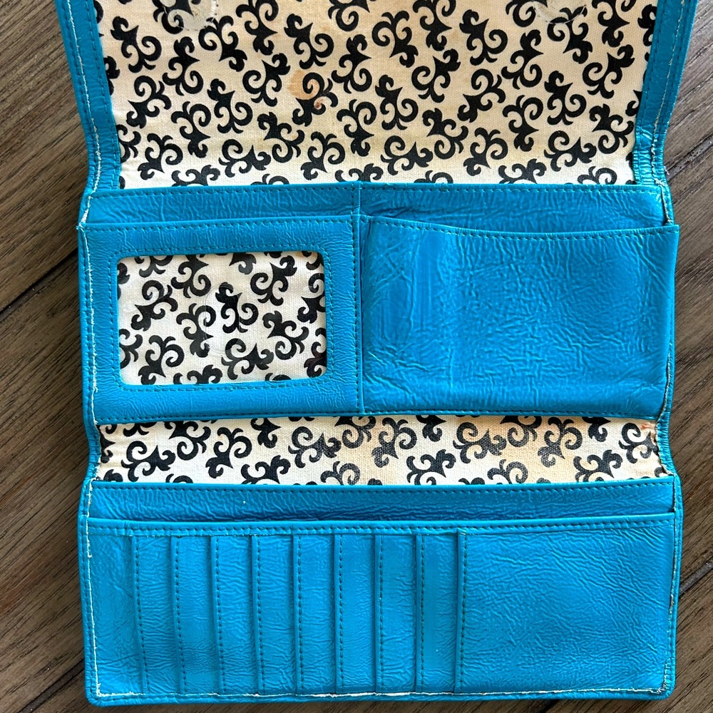 Tri-fold wallet in bubble gum blue